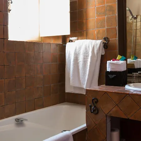 Le Jardin D'emile Hotel