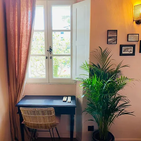 Le Jardin D'emile 3* 카시스