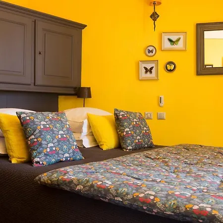 Le Jardin D'emile מלון